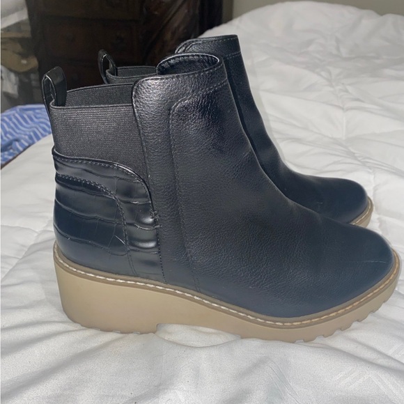 Dolce vita boots worn a couple of time. Still looks great - Picture 2 of 4